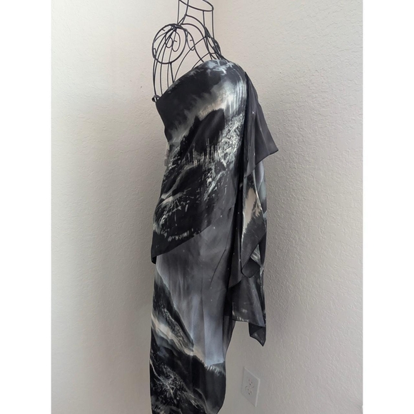 BCBGMaxAzria Strapless Black and Gray Abstract Print Dress - Picture 6 of 8